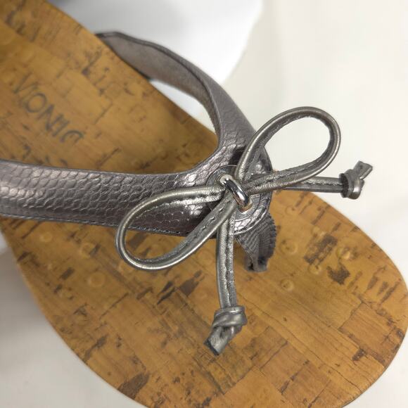 Vionic 340 Cassie Slip On Leather Slide Sandals Womens Size 5 TVW4294 Silver - Picture 8 of 9